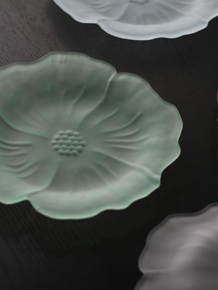 Frosted Crystal Glass Tea Tray: Petal-Shaped Dessert & Fruit Plate for Japanese Gongfu Ceremony.