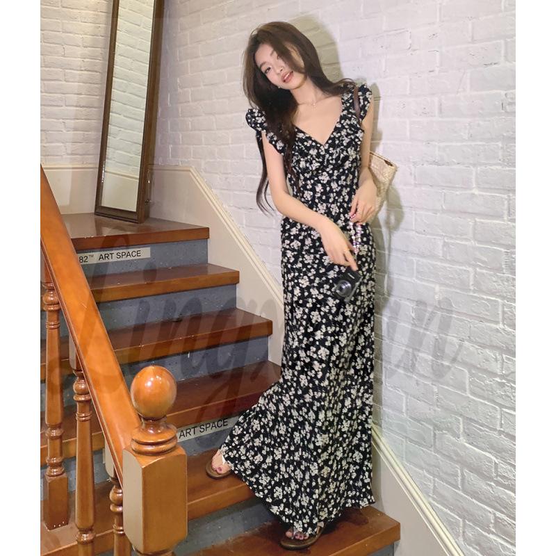 

2026 Spring/Summer Rose Island Floral Black V-Neck Women s Dress with Long Ruffle Skirt Small цветочные печати