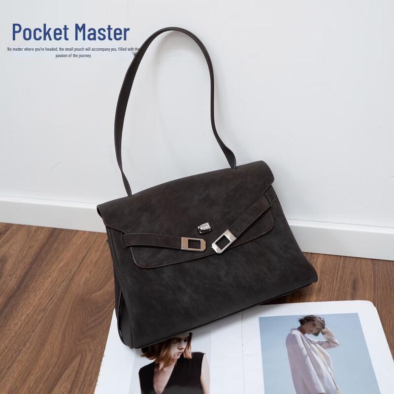 Dou Xiaozhu Frosted Leather Messenger Bag Small (24x7x18cm)