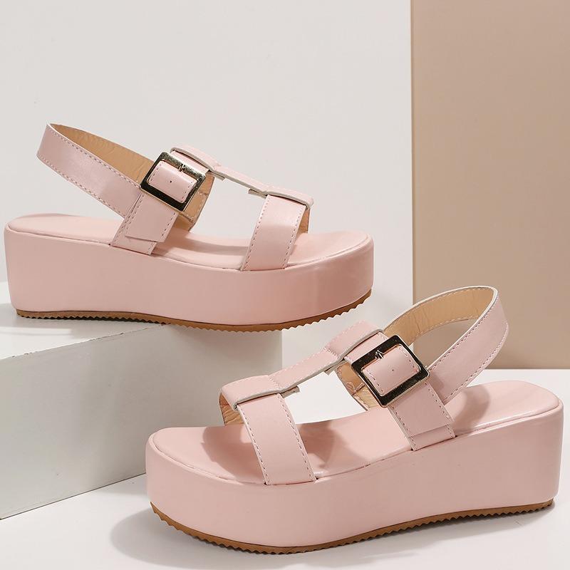 Plážové sandály s tlustou podrážkou a zapínáním na jeden pásek, ve velkých velikostech