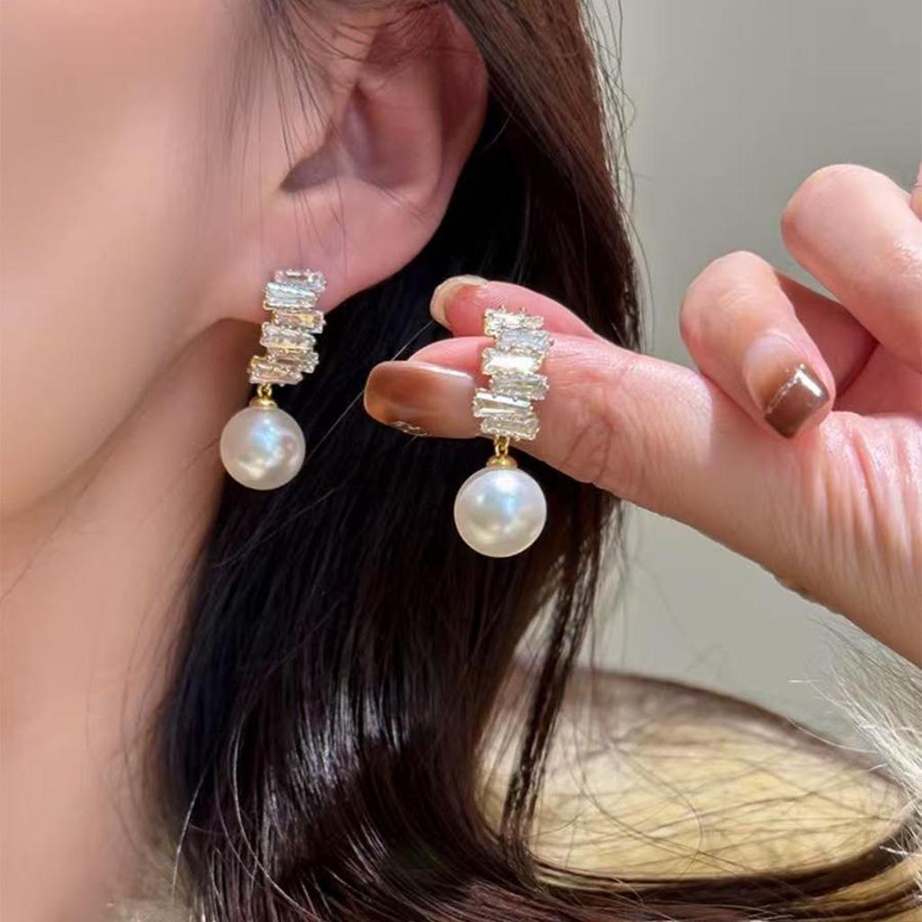 Elegant Imitation Pearl and Diamond-Studded Earrings for Women