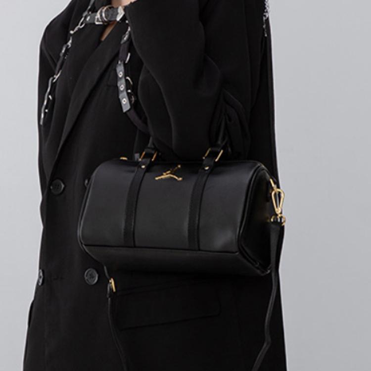 Jordan Bolso Boston de Cuero y Poliéster con Logo de Aviador Metálico Unisex Bolsos de Mano Negro DR5595-010