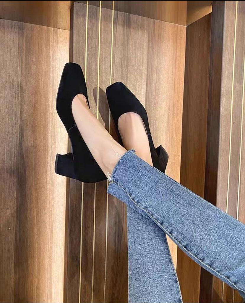 Mode 2024 neue schwarze temperamentvolle professionelle Damenschuhe mittelhoch Absatz eckige Zehenpartie hohe Absätze Damen dicke Absätze