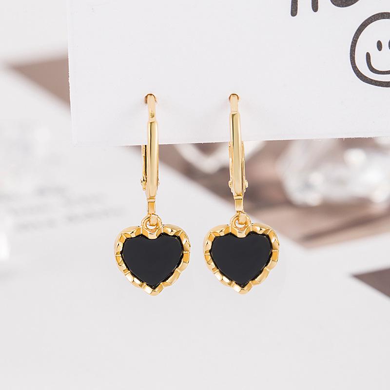 Black Heart Retro Luxury Earrings: High-End, Light Dangle Studs with Unique Design