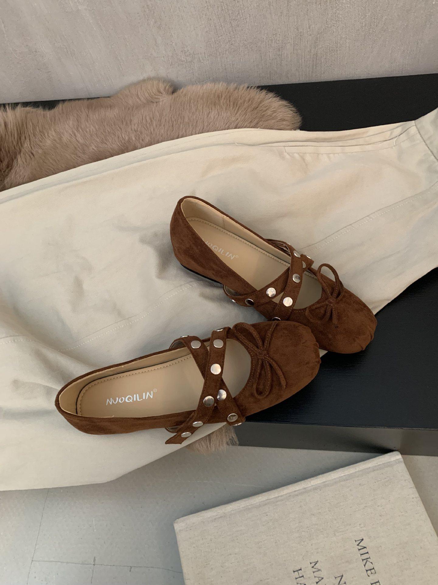 

2025 autumn new round head ballet inner height increase cross with rivets commuting temperament women s shoes 39