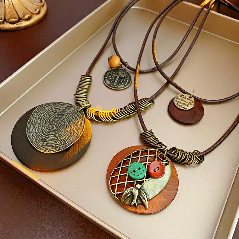 Etnický styl Retro dřevěný řetízek k svetru Bohémský sváteční styl Vícevrstvé oblečení Dlouhý náhrdelník Dámské doplňky Šperky