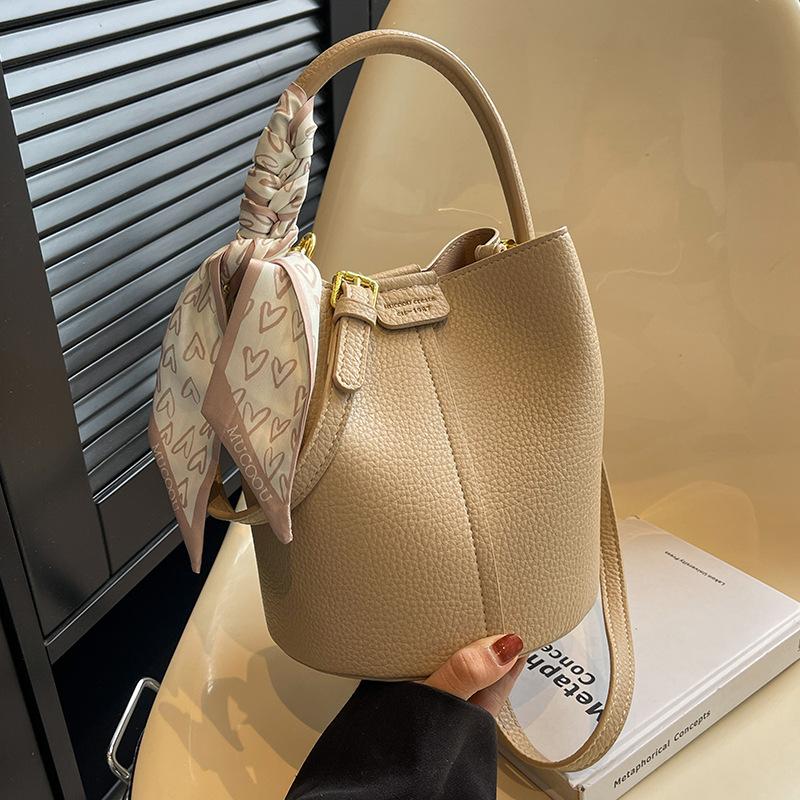 A Niche Design Bag for Summer, A Single-shoulder Crossbody Bag with A High-quality Hand-held Bucket Bag