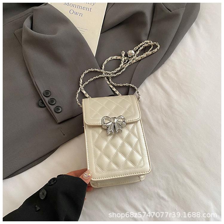 Xiaoxiangfeng diamond chain small bag girls 2025 new Korean version niche versatile mobile phone bag commuter messenger bag