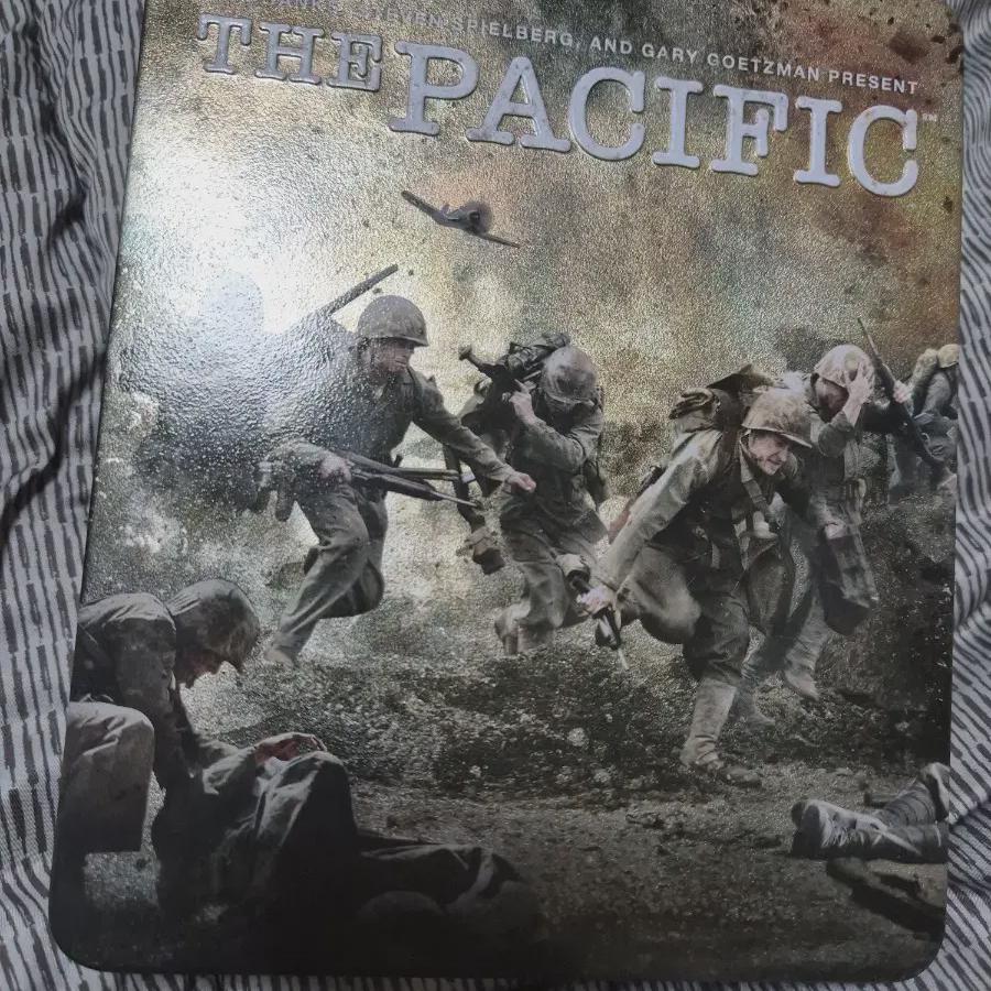 

Жестяная коробка Pacific