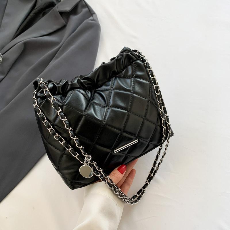 Stylish Large Capacity Soft Leather Diamond Stitch Thread Texture Commuter Shoulder Bag For Women 2023 Summer Korean Version Bucket Bag Fashion