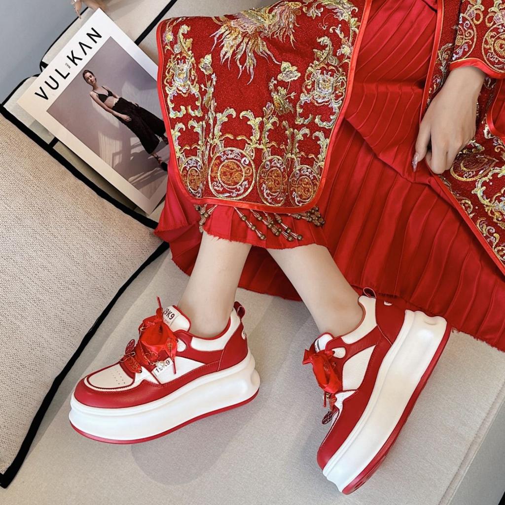 Hanfu red Xiuhe wedding shoes 2025 new bride shoes platform inner height increase 7CM leather casual bridesmaid board shoes