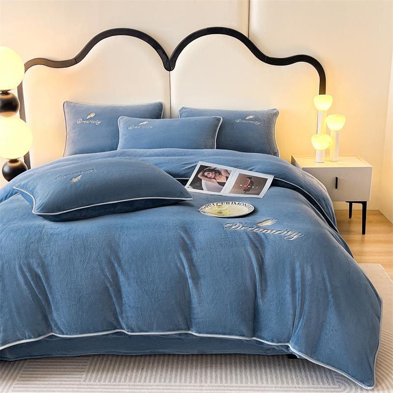Class A Winter Double-Sided Velvet Coral Fleece Quilt Cover and Bed Sheet Set (4-Piece)