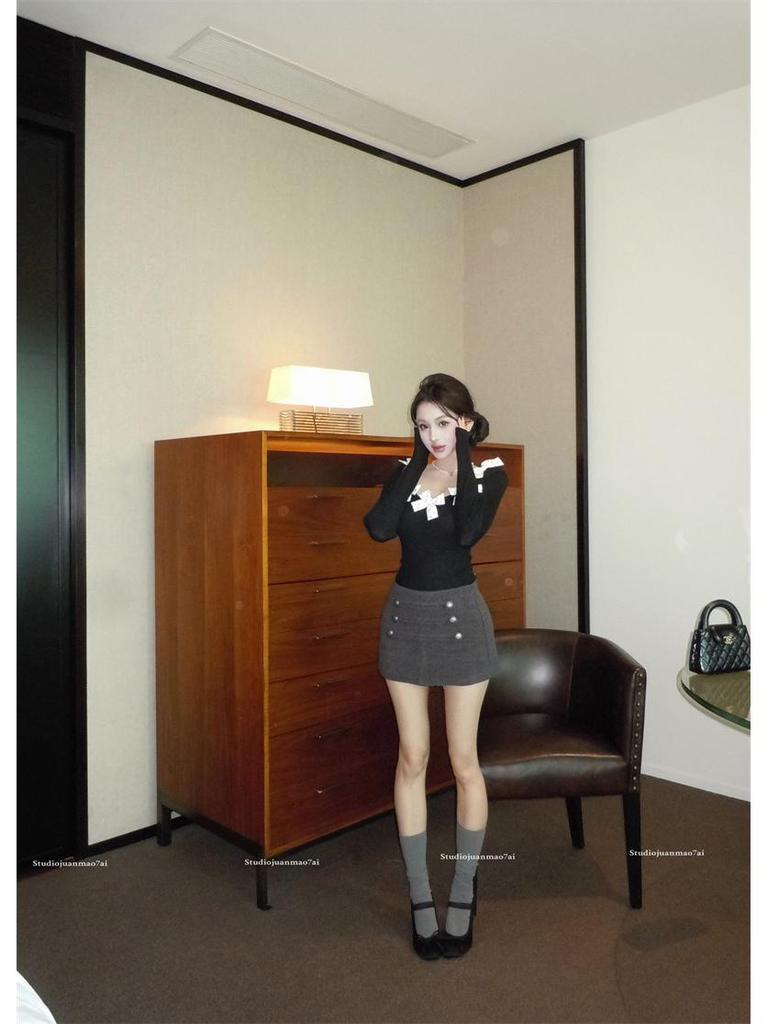 Women's Slim Fit Black U-neck Long-sleeve T-shirt with Bowknot and Waist-cinching Design