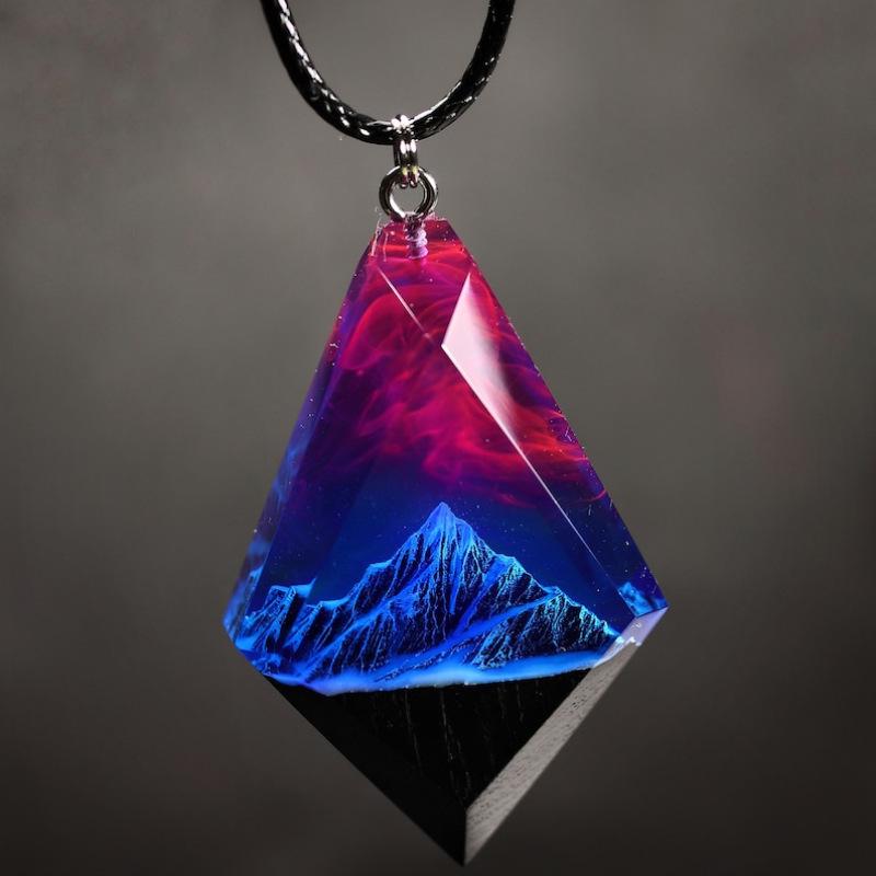 Aurora Glow-in-the-Dark Resin Pendant Necklace - Handmade Luminescent Jewelry for Couples and Birthdays.