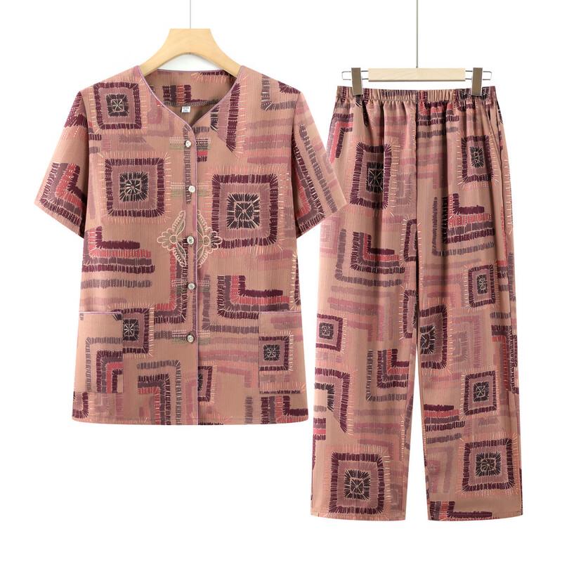 Elegant Mid-Aged Women's Summer Short-Sleeve Outfit