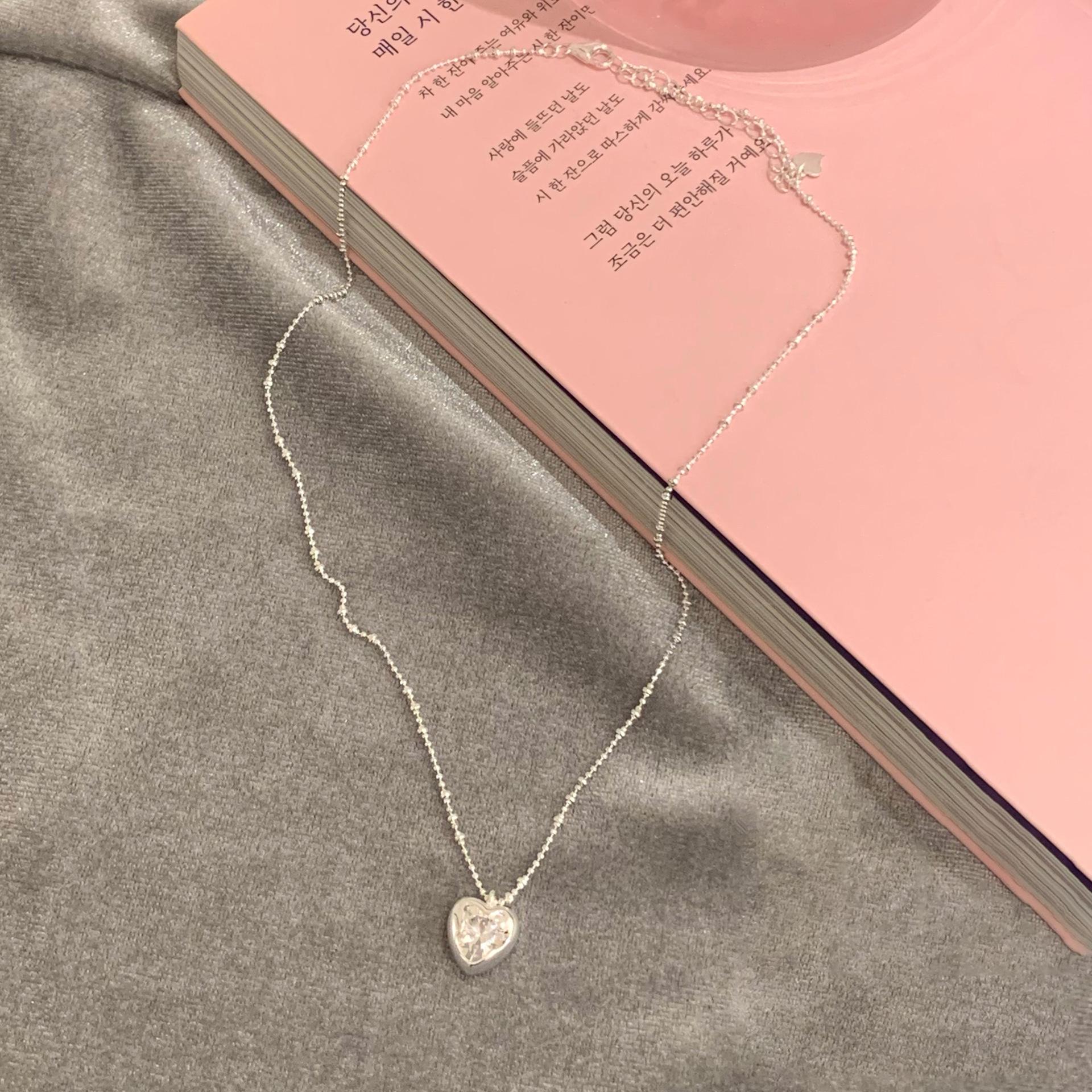Sweet Pink Heart Pendant Clavicle Necklace - Women s Fashionable and Versatile Design