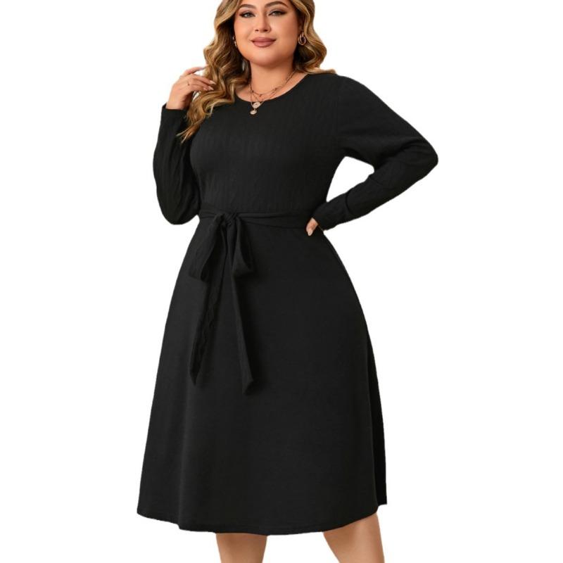 Женское черное платье с круглым вырезом и длинными рукавами — фото 3