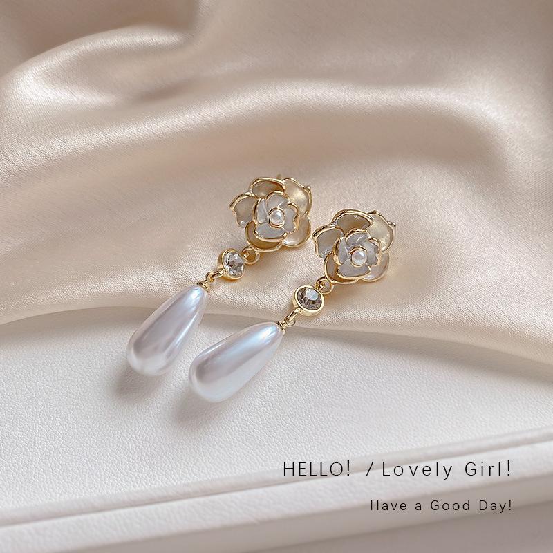 Korean Style Fashion Pearl Camellia Earrings For Women Girls Crystal Pendant Jewelry Lady Trendy Vintage Accessories Ear Rings