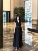 Elegantes schwarzes ärmelloses Kleid mit Hemdkragen & schlankmachender Taille