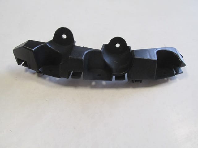 

Для Renault Duster 2018-2023 Кронштейн кріплення переднього бампера Правий 622221036R