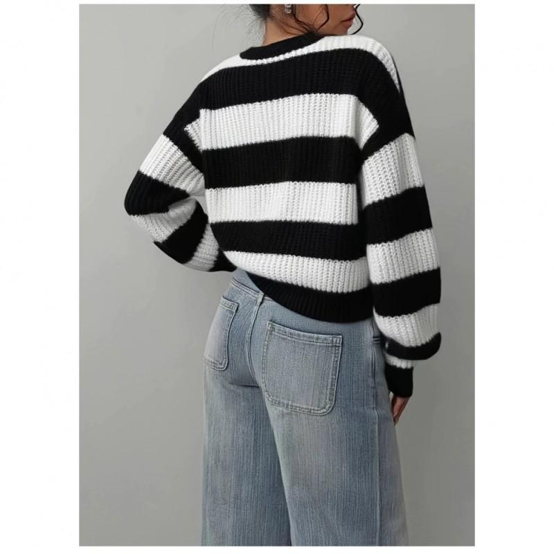 Womens Oversized Knit Sweater With Black White Horizontal Stripes Round Neck Loose Fit Long Sleeve Casual Streetwear Top