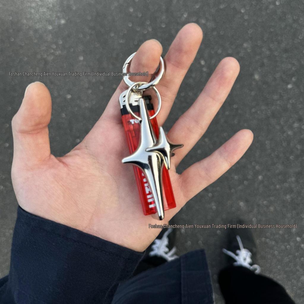 Ainsworth Starlight Feuerzeug Hülle Schlüsselanhänger mit Flaschenöffner und Ornament