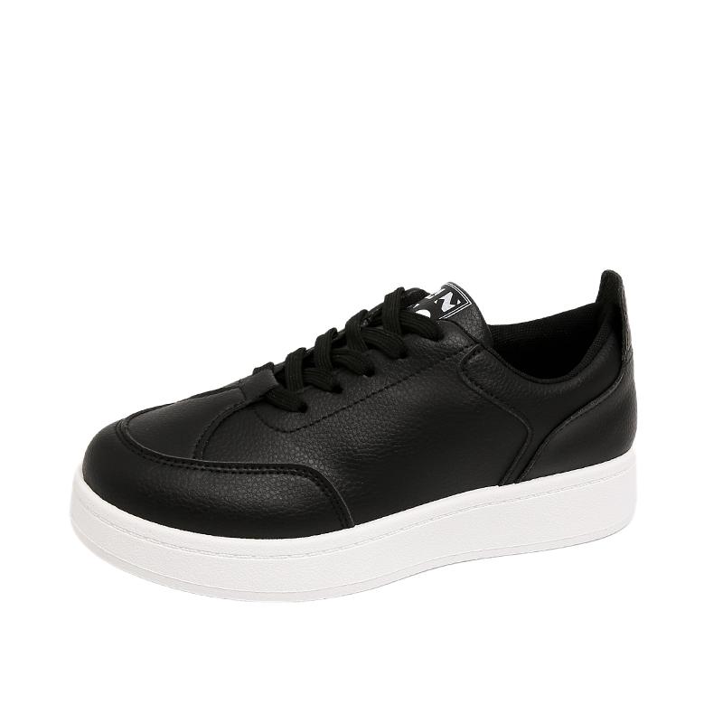 The 2025 autumn new Korean-style trendy casual sneakers are fashionable, versatile and breathable flat shoes for women