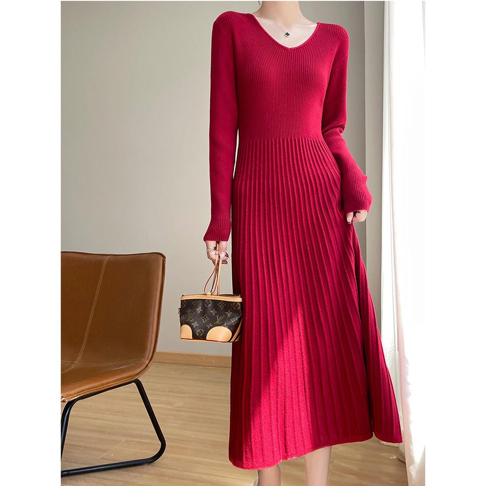 V-neck base knitted dress, new in autumn and winter, elegant temperament, high-end feeling, waist long a-word sweater skirt