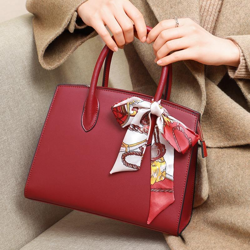 Bags women's autumn and winter wedding bags send mother handbags women's bags leather high-end light luxury messenger bags luggage