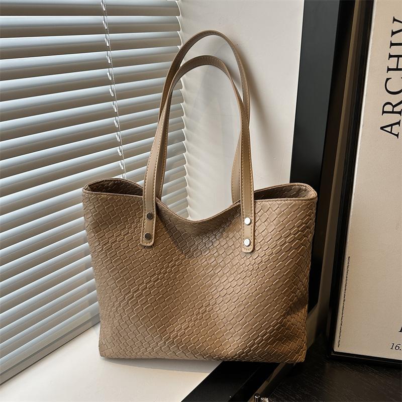 

Летняя новая мода простая однотонная универсальная повседневная для работы большая вместимость портативная на плечо под мышку сумка-тоут хаки