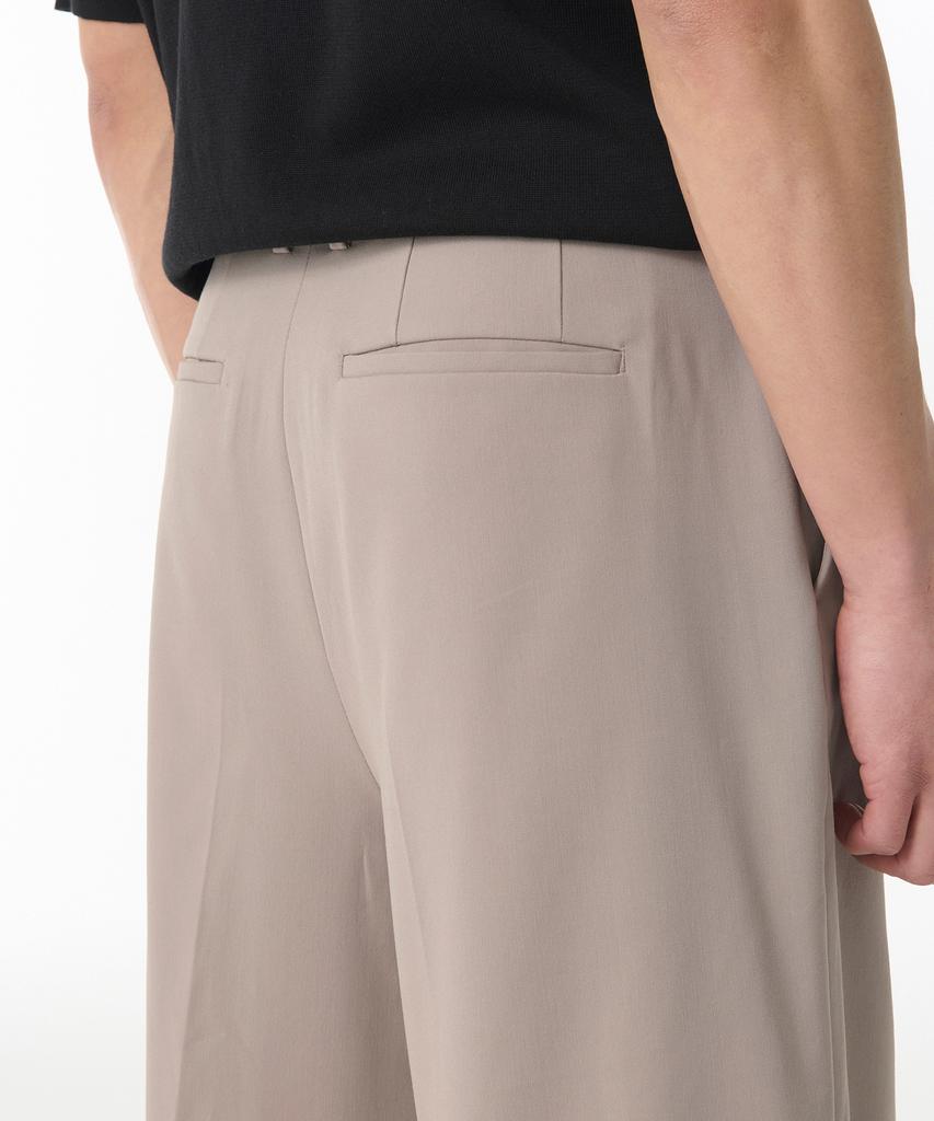 MUSINSA STANDARD Wide Bermuda Hidden Elastic Waist Half Slacks [Light Beige]