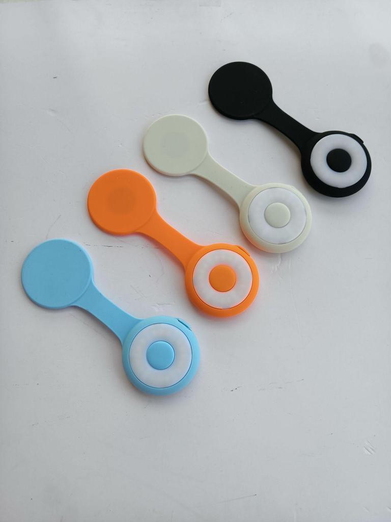 Adjustable Three-Color Magnetic Selfie Light for Phones and Live Streaming