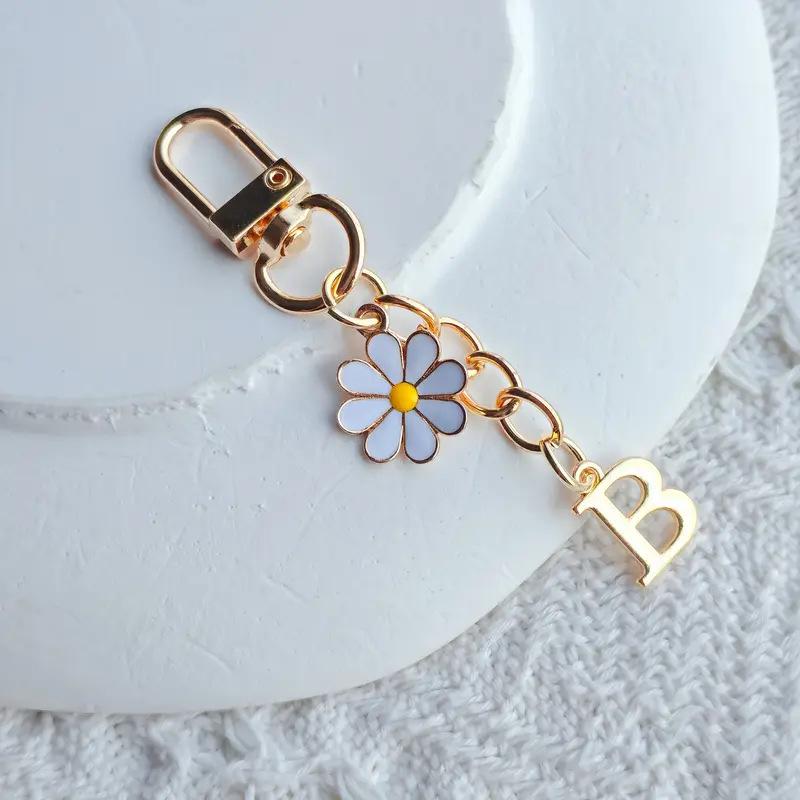 Metal Daisy Letter Keychain Fashion A-Z 26 Letters Keyring Charms Mobile Phone Key Holders Bag Pendant Accessories Couple Gift