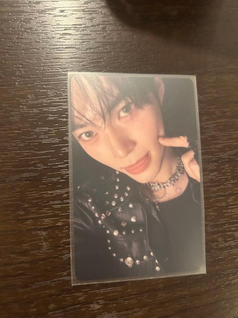 [USED] Hanbin rock-paper-scissors offline event win trading card zb1