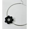 Tooxika Lüks Küçük Üç Boyutlu Siyah Çiçek Yaka Moda Yüzle Uyumlu Choker Köprücük Kemiği Kolyesi