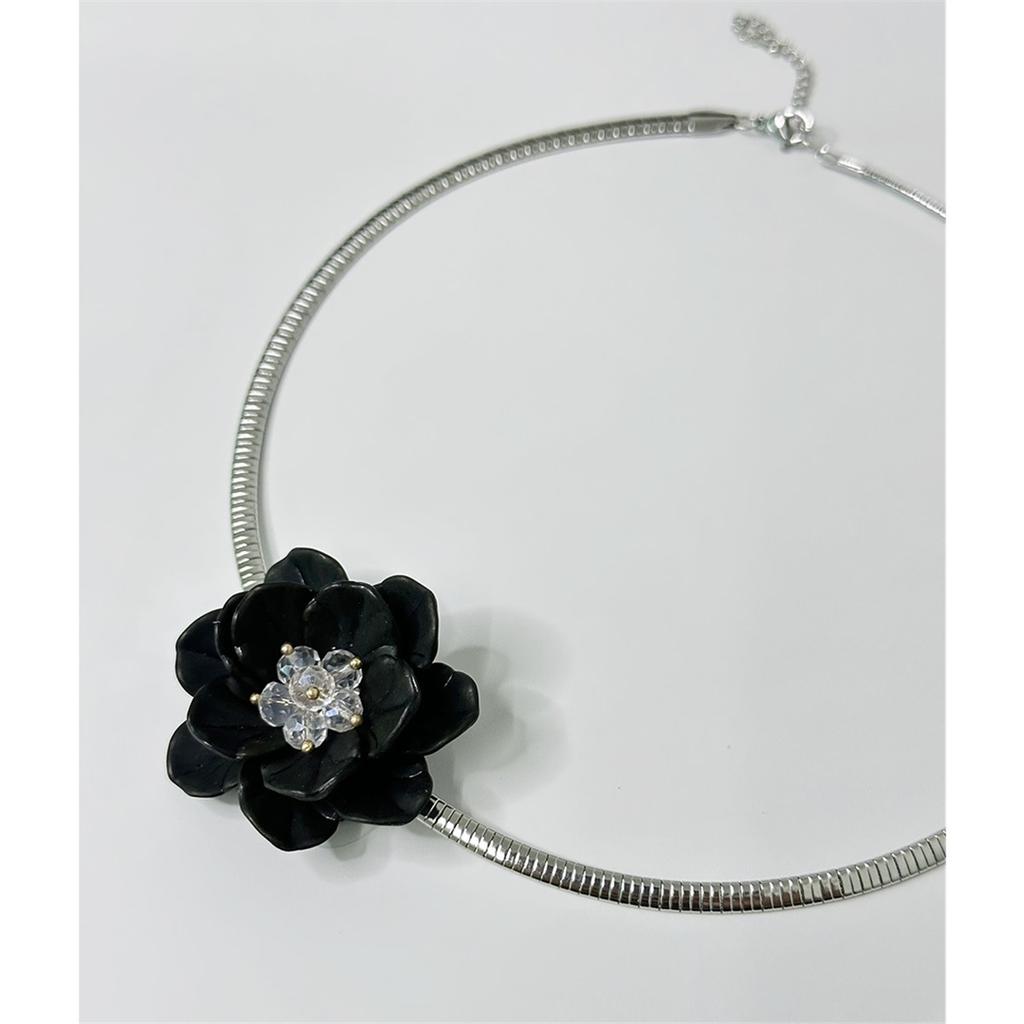 Tooxika Lüks Küçük Üç Boyutlu Siyah Çiçek Yaka Moda Yüzle Uyumlu Choker Köprücük Kemiği Kolyesi