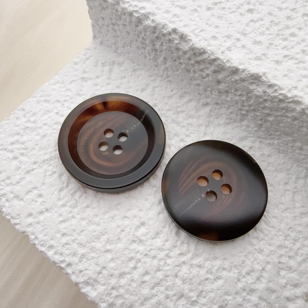 Matte Four-Hole Resin Cow Horn Pattern Buttons for Coats, Windbreakers, Suits, and Trousers