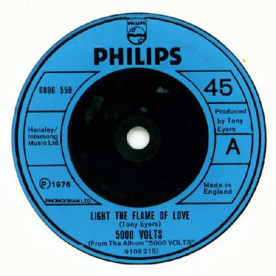 7-Zoll Schallplatte 5000 VOLTS - Light The Flame Of Love 6006550 Philips 1976 UK Soul/Funk Gebraucht