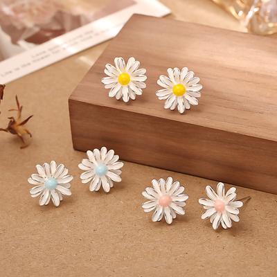 Cute Daisy Flower Stud Earrings Dainty Floral Sweet Spring Summer Niche Design Elegant Aesthetic Jewelry Gift for Women Girl