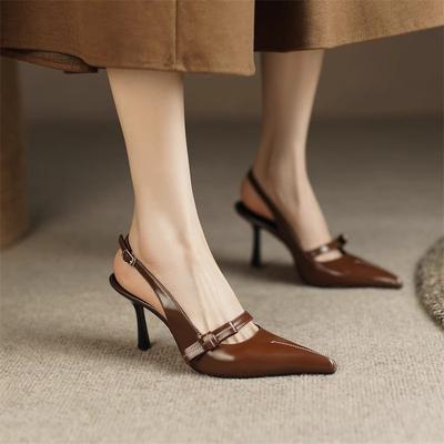 Moda Salto Alto Feminino Verão Slim Slim com 2025 Novo Estilo Francês Fivela de Cinto Vintage Temperamento Bico Pontudo Traseira Aberta Sapatos