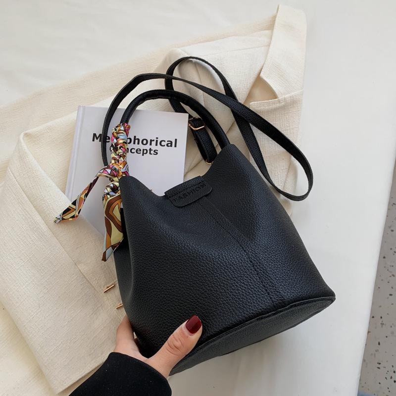 Large Capacity Bag Women's Summer 2025 Summer New Fashion Internet Celebrity Shoulder Bag Texture Niche Messenger Bucket Bag