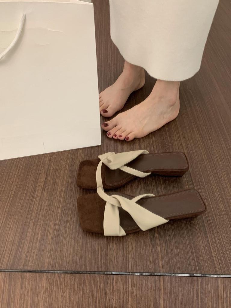 Retro Niche Crossed with Open-toed Slippers for Women's Summer Wear 2cm Small Thick Heels, Not Tired Feet, Beautiful Sandals