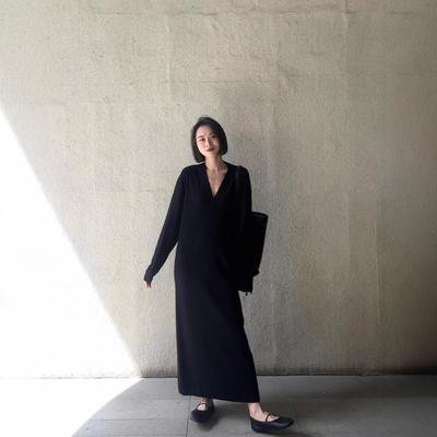 High-end Lazy Wind Knitted Dress Women's Autumn and Winter Loose Long Small Black Dress Cold Wind V-neck Long Skirt