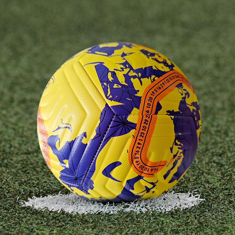 

Футбольный мяч премиум-класса, размер 5, из полиуретана, с машинной сшивкой, для взрослых: Ударопрочный и прочный для тренировок и матчей Size 5 (Official 11-a-side)