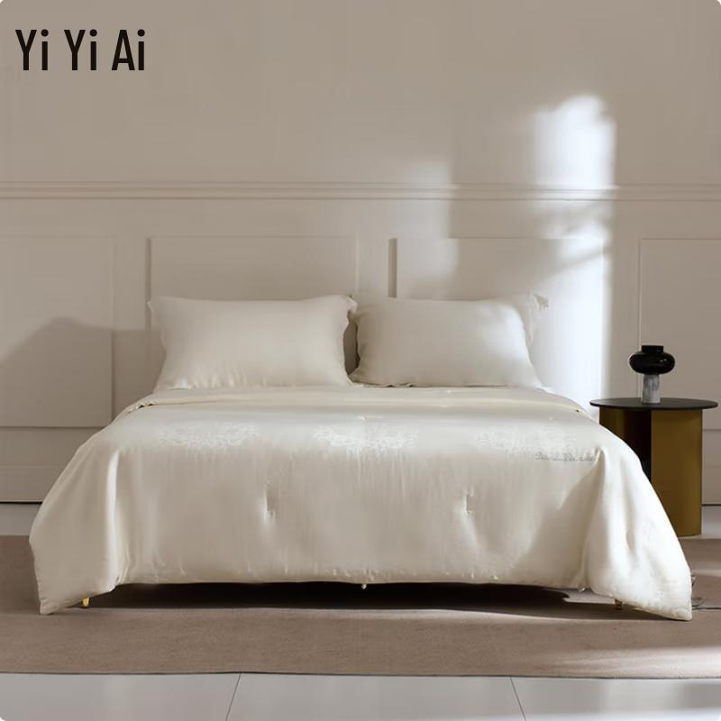 Yi Yi Ai Baroque Mulberry Silk Quilt