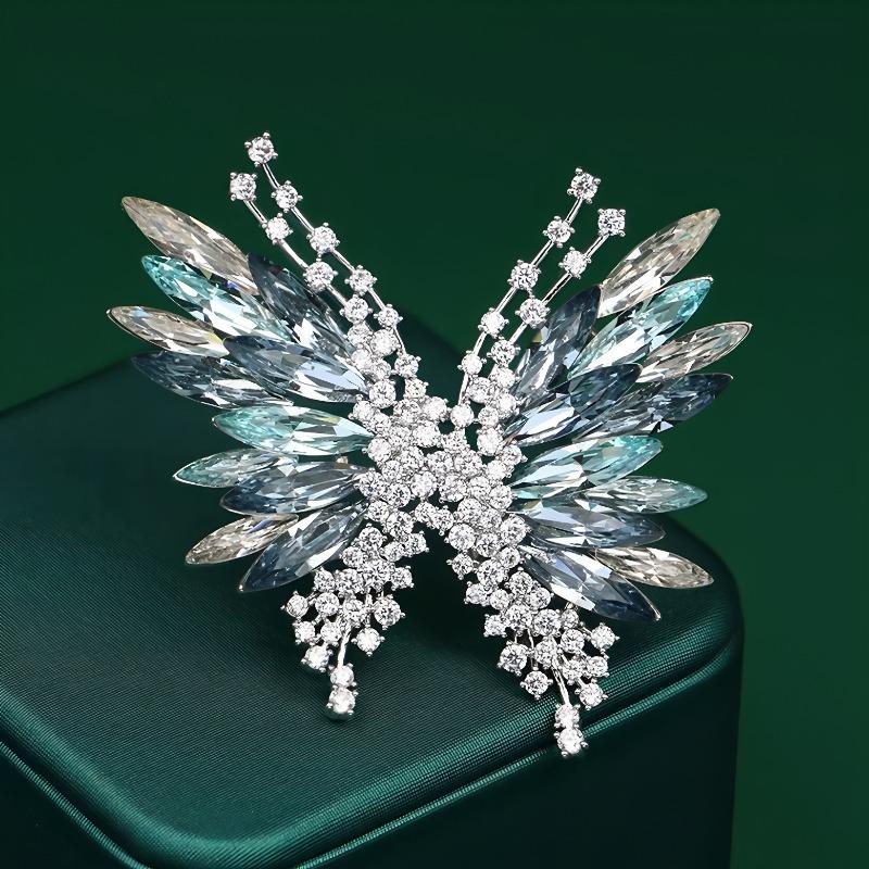 Fashionable Three-dimensional Butterfly Brooch, Women's Light Luxury and Elegant Super Sparkling Animal Brooch, Suit Pin