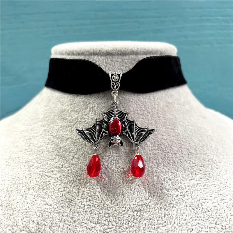 Punk Gothic Dunkle Fledermaus Roter Kristallperlen Anhänger Samt Halskette für Damen Hallowmas Party Retro Mode Halsband Choker Schmuck Geschenk