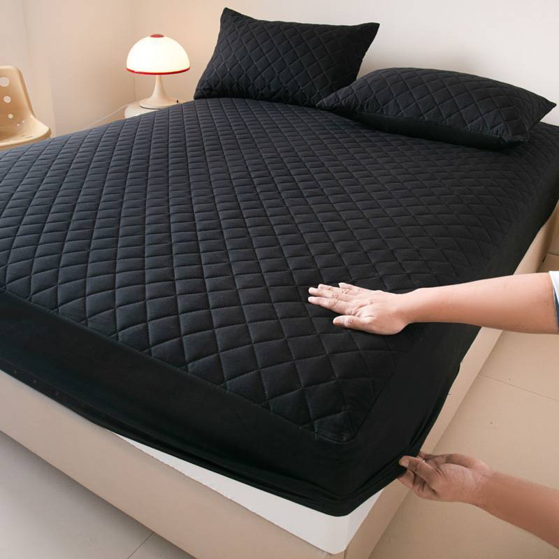 Waterproof Bed Cover With Solid Color Design For Home Use