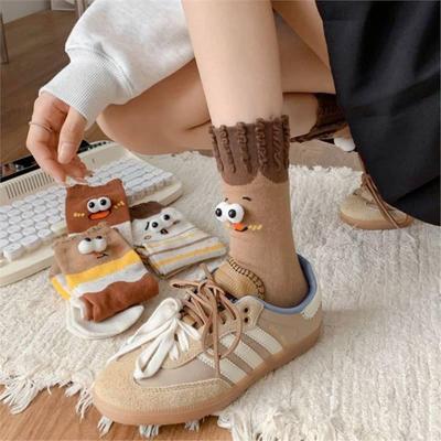 Skurrile Cartoon-Socken mit großen Augen – im Internet trendig und süß!