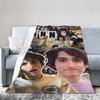 Finn Wolfhard Flanelldecke Winter Musiker Warm Weich Überwurf für Mädchen Jungen Couch Bett Lustige Tagesdecke Sofa Bettbezug